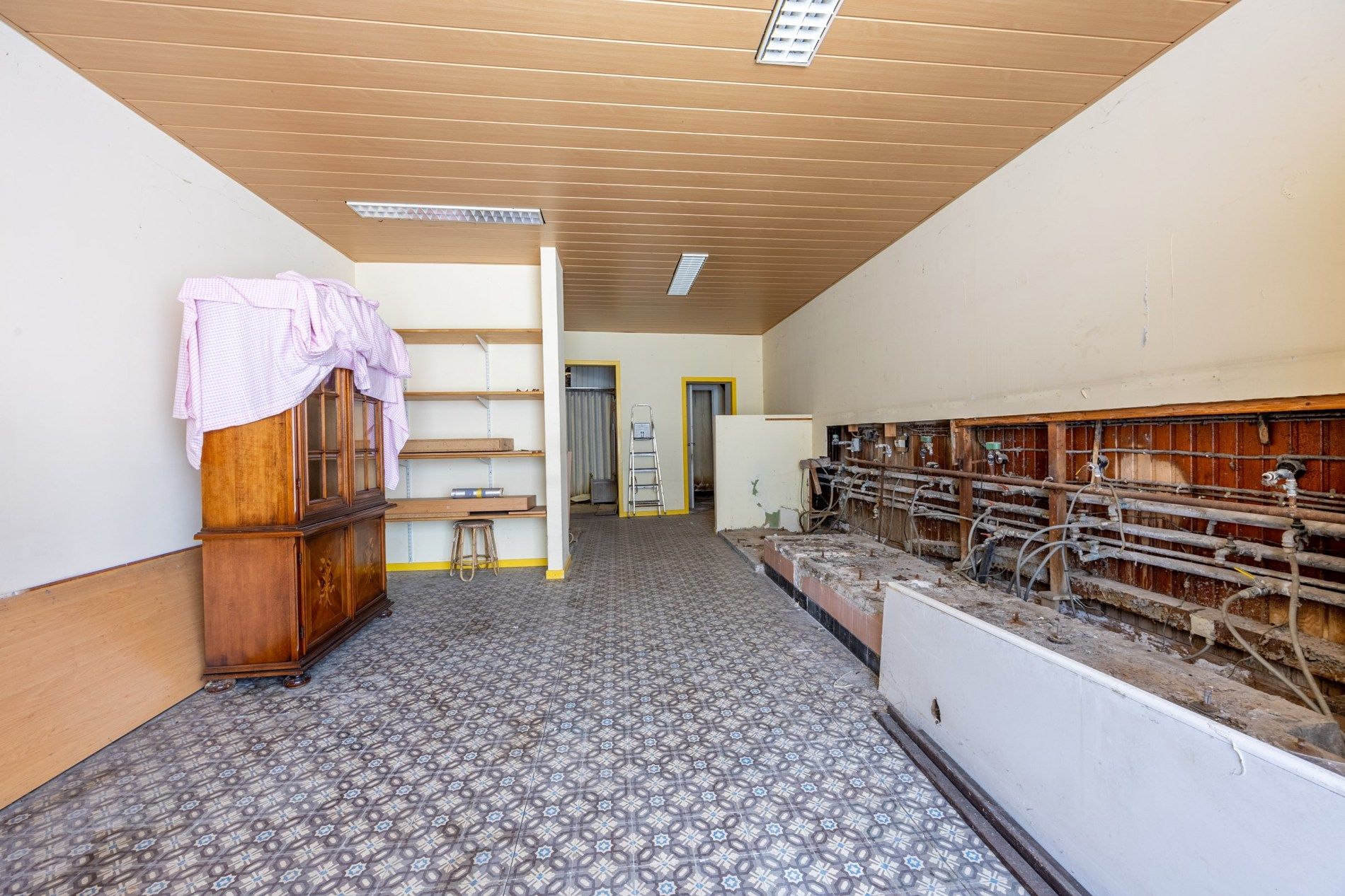 AF TE BREKEN GEBOUW OP TOPLOCATIE  foto 3