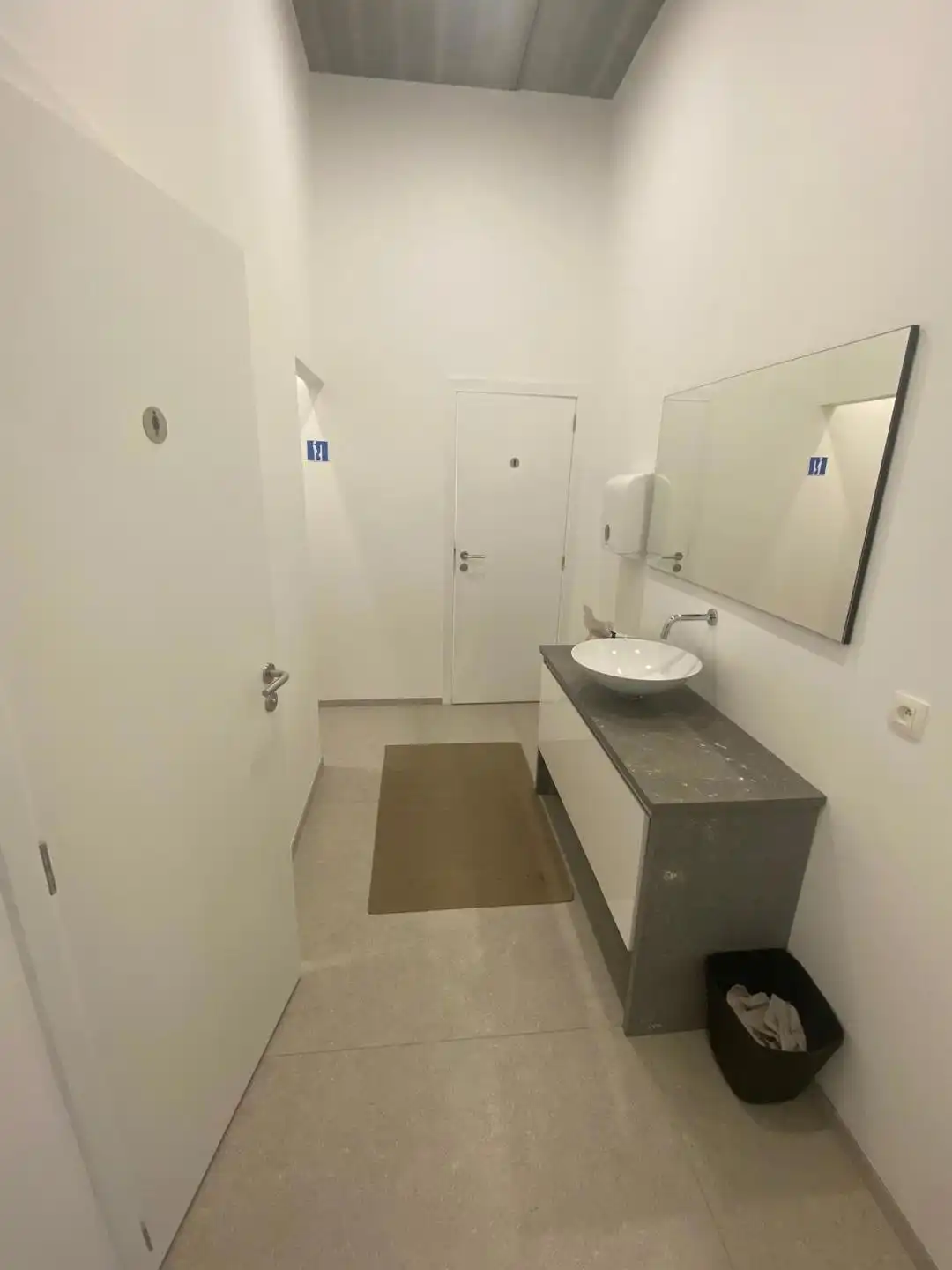 Zo goed als nieuw bedrijfsgebouw te huur in Sint-Niklaas foto 21