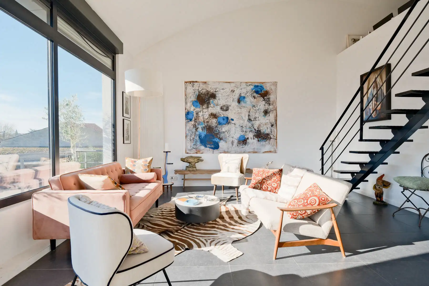 Gebouw te koop foto {{pictureIndex}}