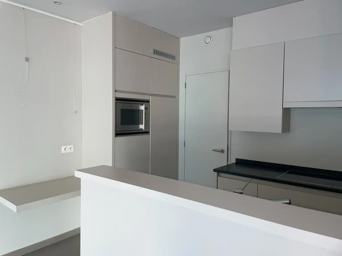 Instapklaar twee slaapkamer APP + terras, bergruimte & garage foto 15