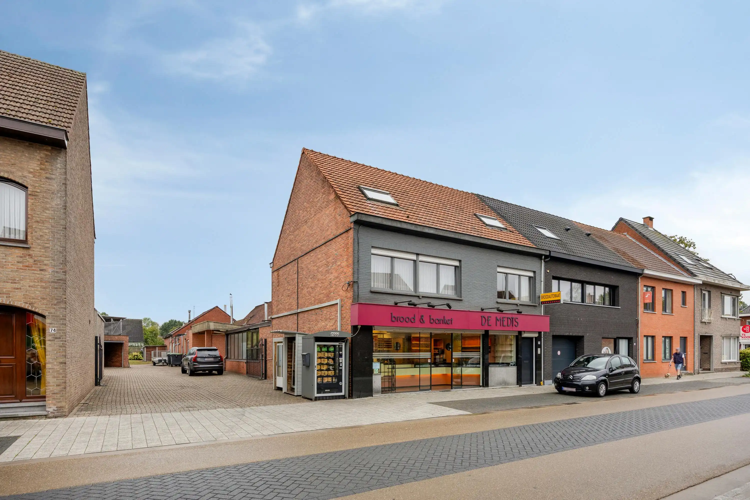Handelspand met woonst, 6 slpk, in Wildert centrum te koop foto 2