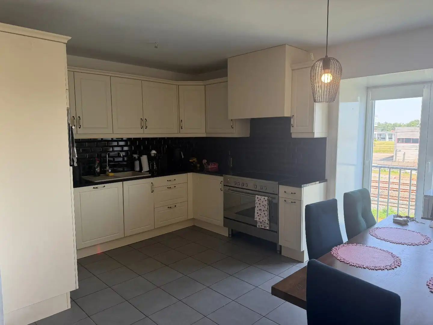 Centraal gelegen appartement in Roeselare met 2 slaapkamers foto 3