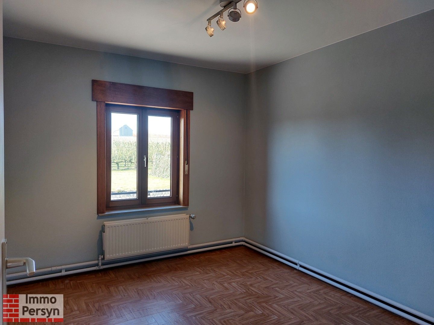 Rustig gelegen woning met loods foto 12