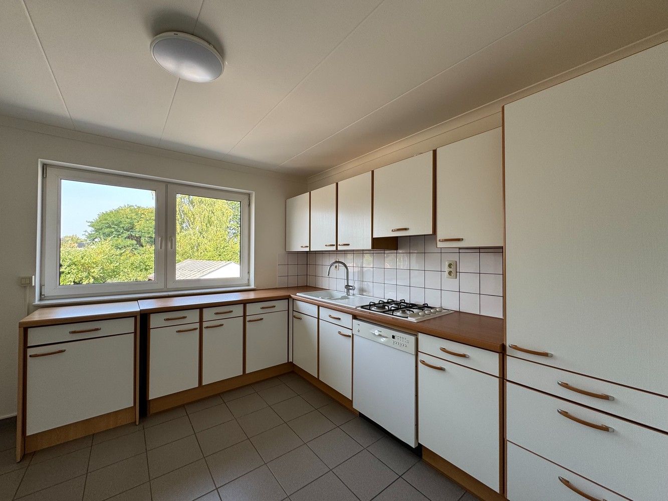 Zeer ruime huurwoning met o.a. 3 slpks en garage foto 13