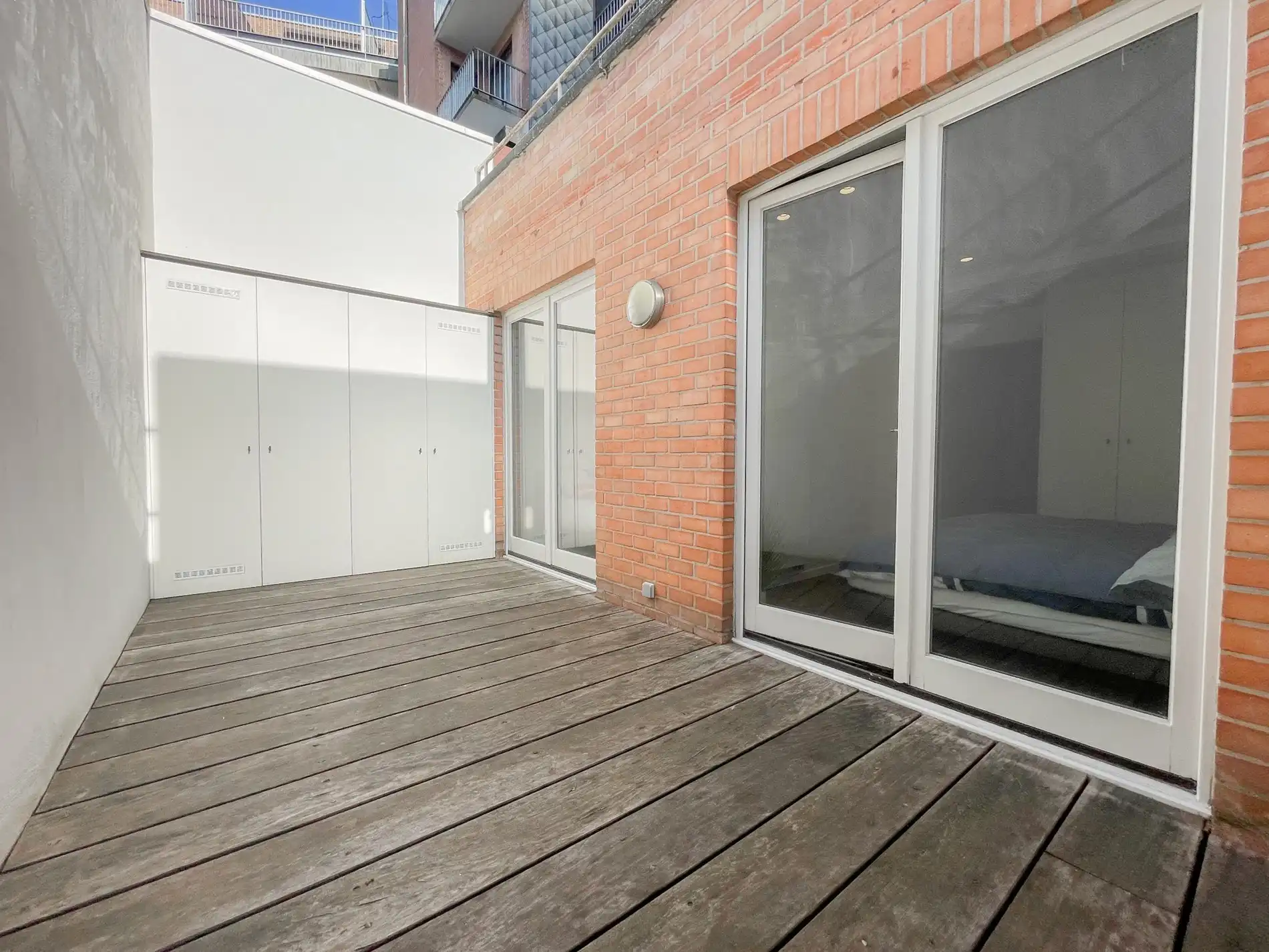 Stijlvol, instapklaar appartement met een ruim terras gelegen aan het Lichttorenplein op enkele passen van de zee. foto 24