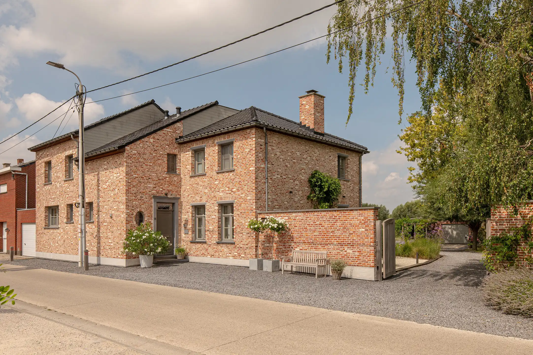 Volledig gerenoveerde woning met 5 slaapkamers, zwembad en prachtig aangelegde tuin op 1.643 m². foto 29