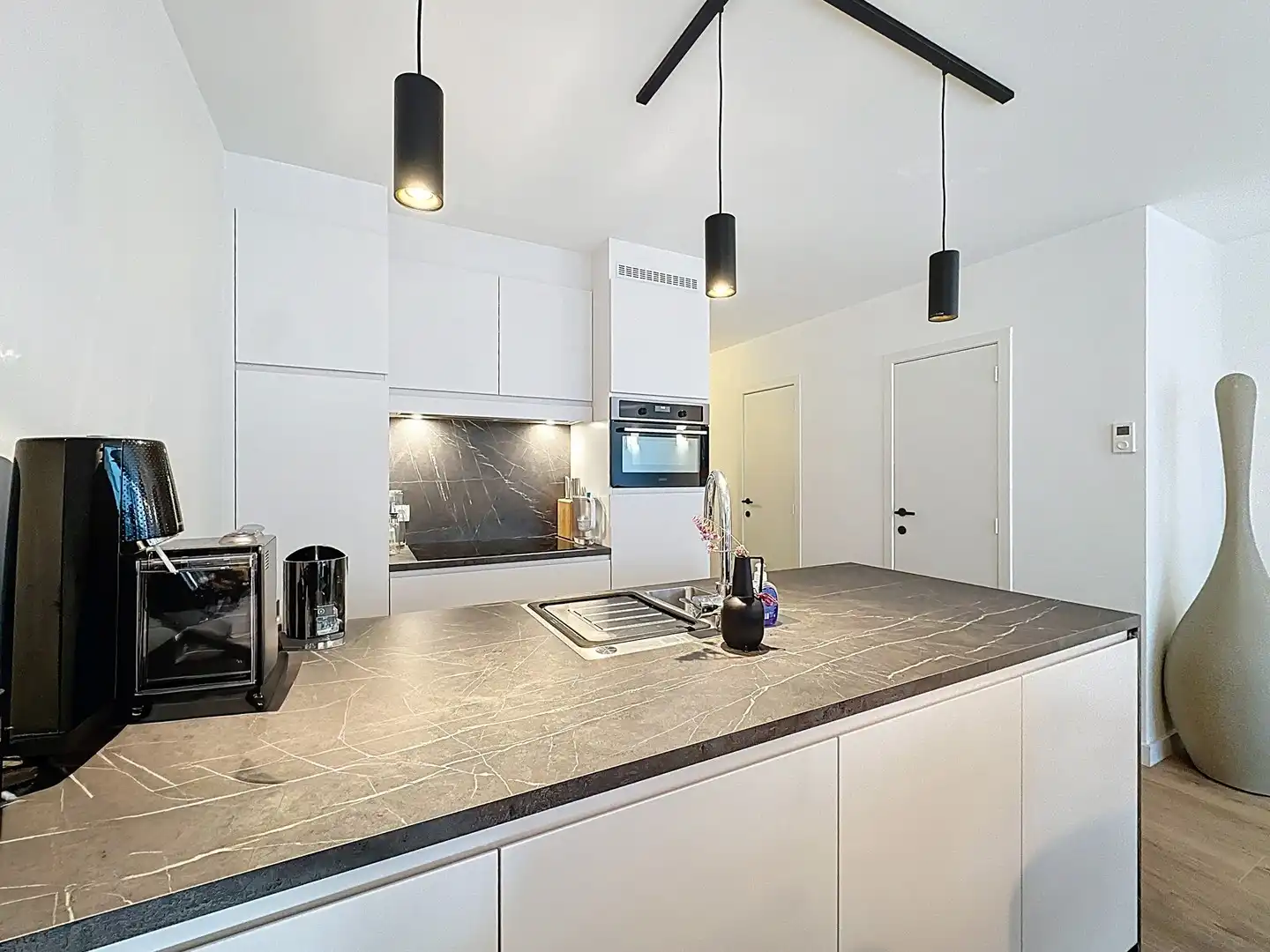 Recent gerenoveerd appartement, rustig gelegen en toch vlak bij de Zeedijk. foto 6