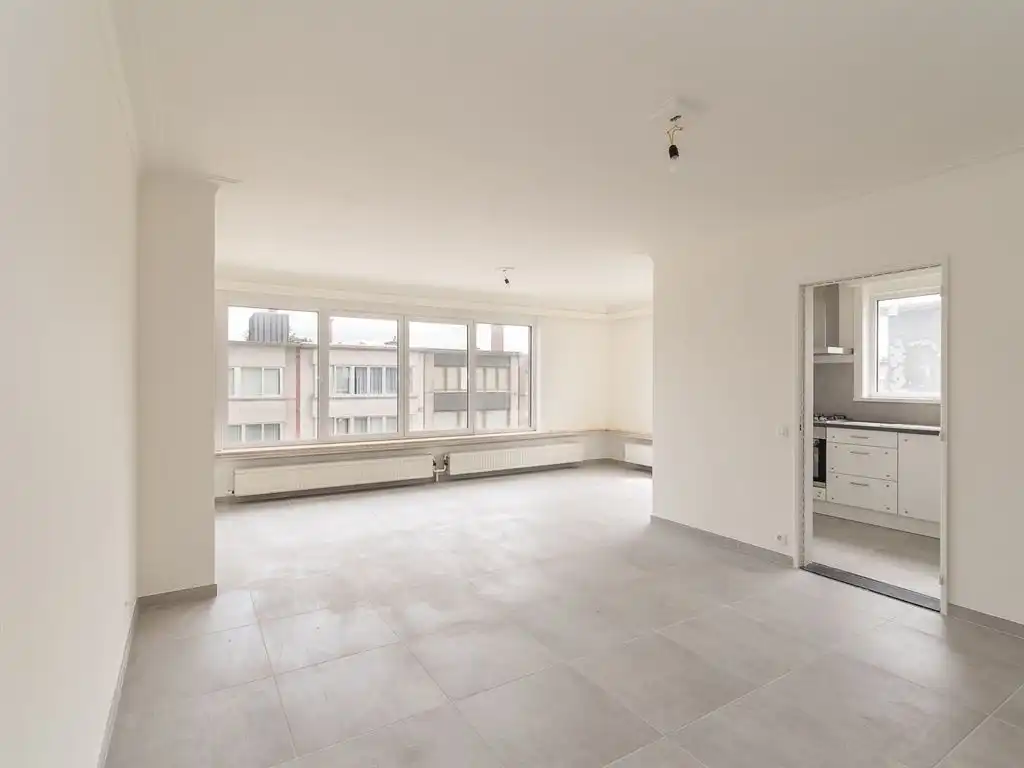 Gerenoveerd appartement met terras foto 3
