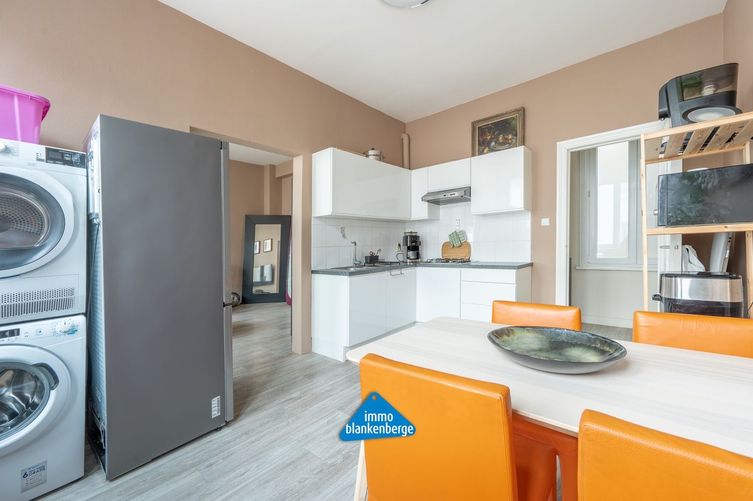 Ruim en lichtrijk appartement met hoge plafonds nabij het centrum foto 6