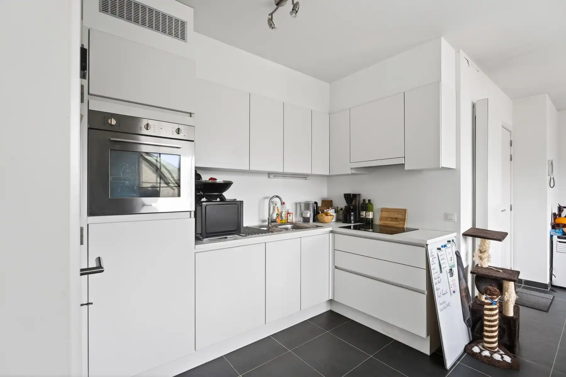 Lichtrijk appartement op centrale ligging te Dikkelvenne foto 7