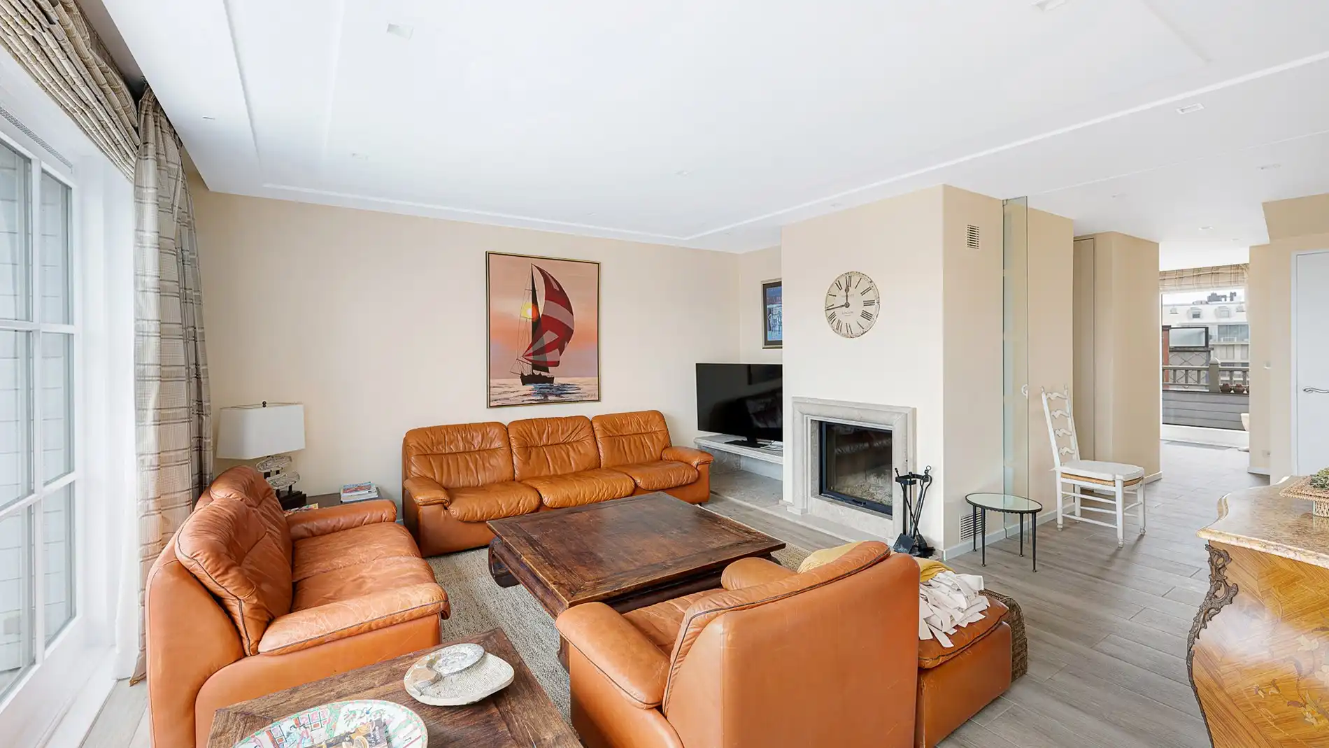 Ruim, zongericht dakappartement op toplocatie te koop foto 10