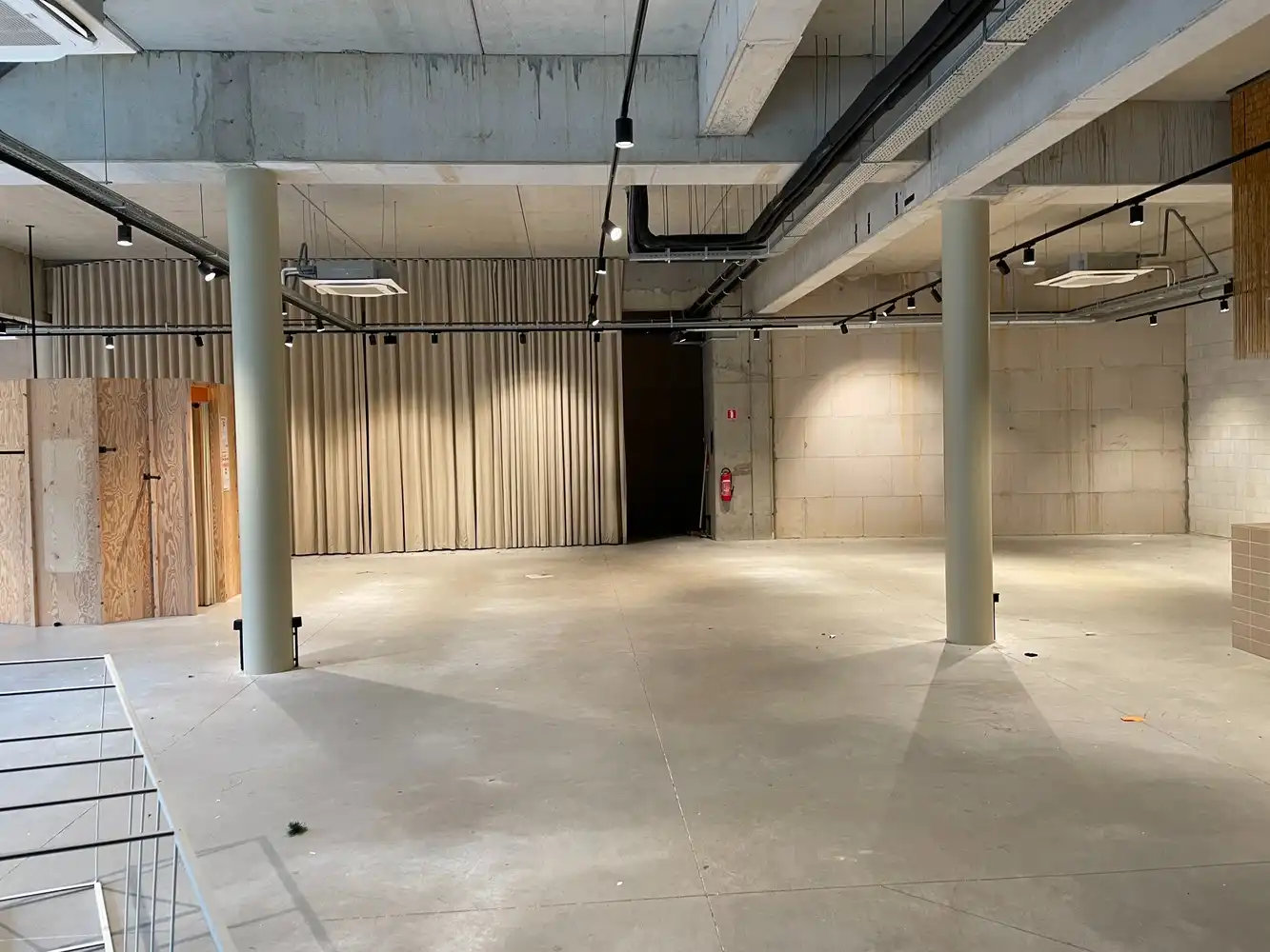 Handelsruimte of kantoorruimte te huur foto 8