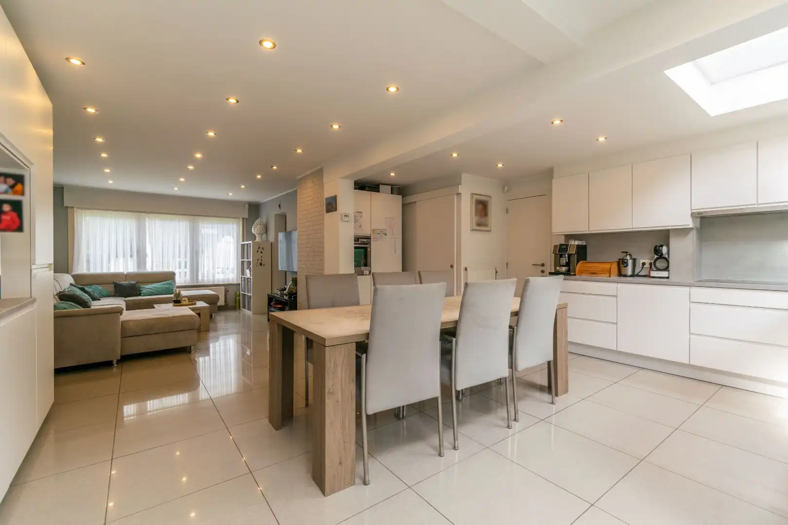 Een instapklare 3 gevelwoning met garage! foto 5