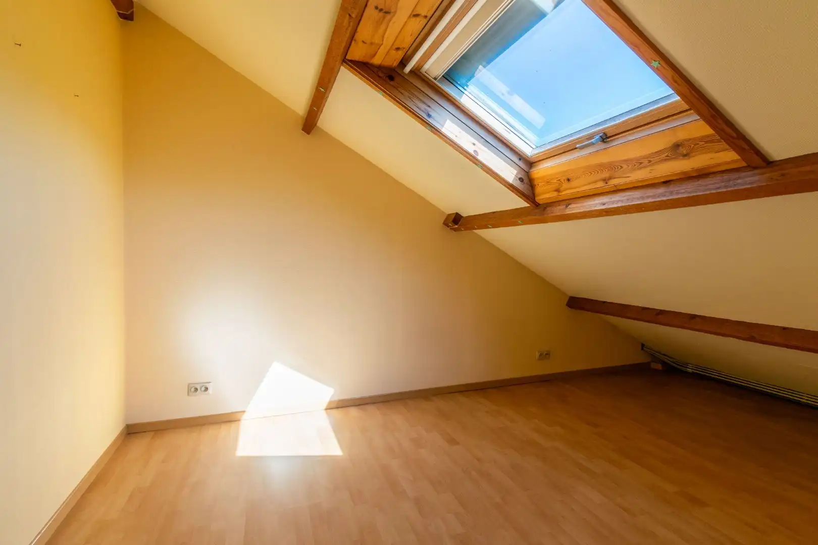 Een ruime (250m²), te moderniseren villa!! foto 12