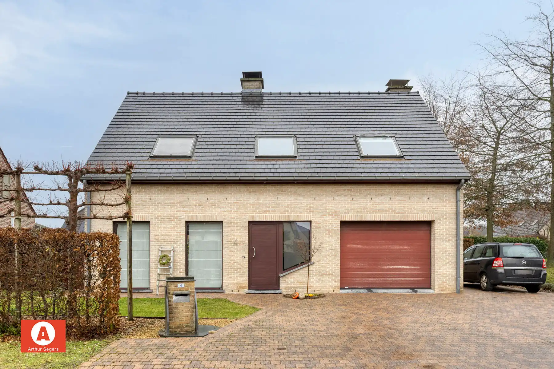 Open bebouwing in een doodlopende straat. foto 2