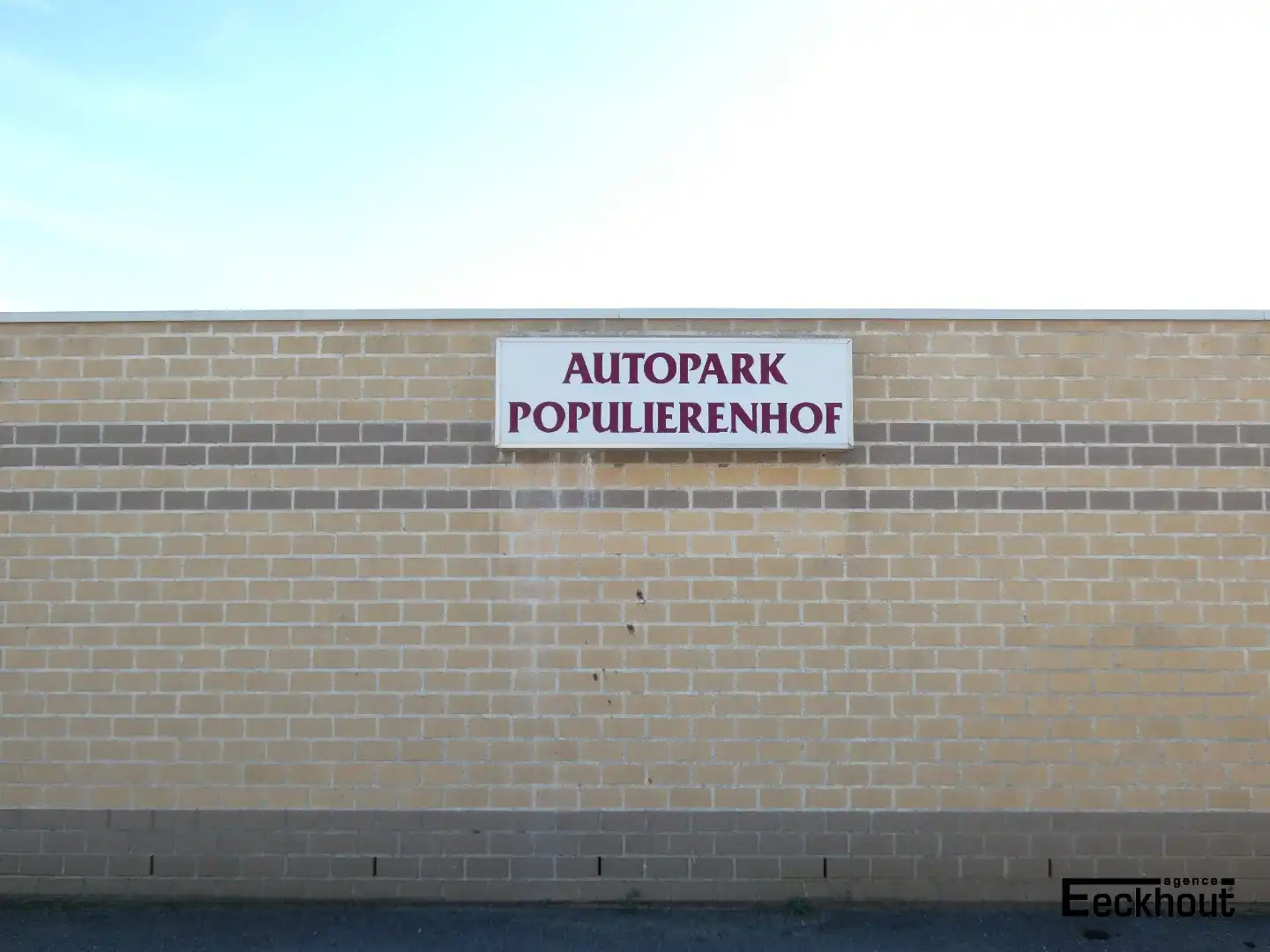 Garagebox met automatische poort dicht bij strand en duinen foto 12