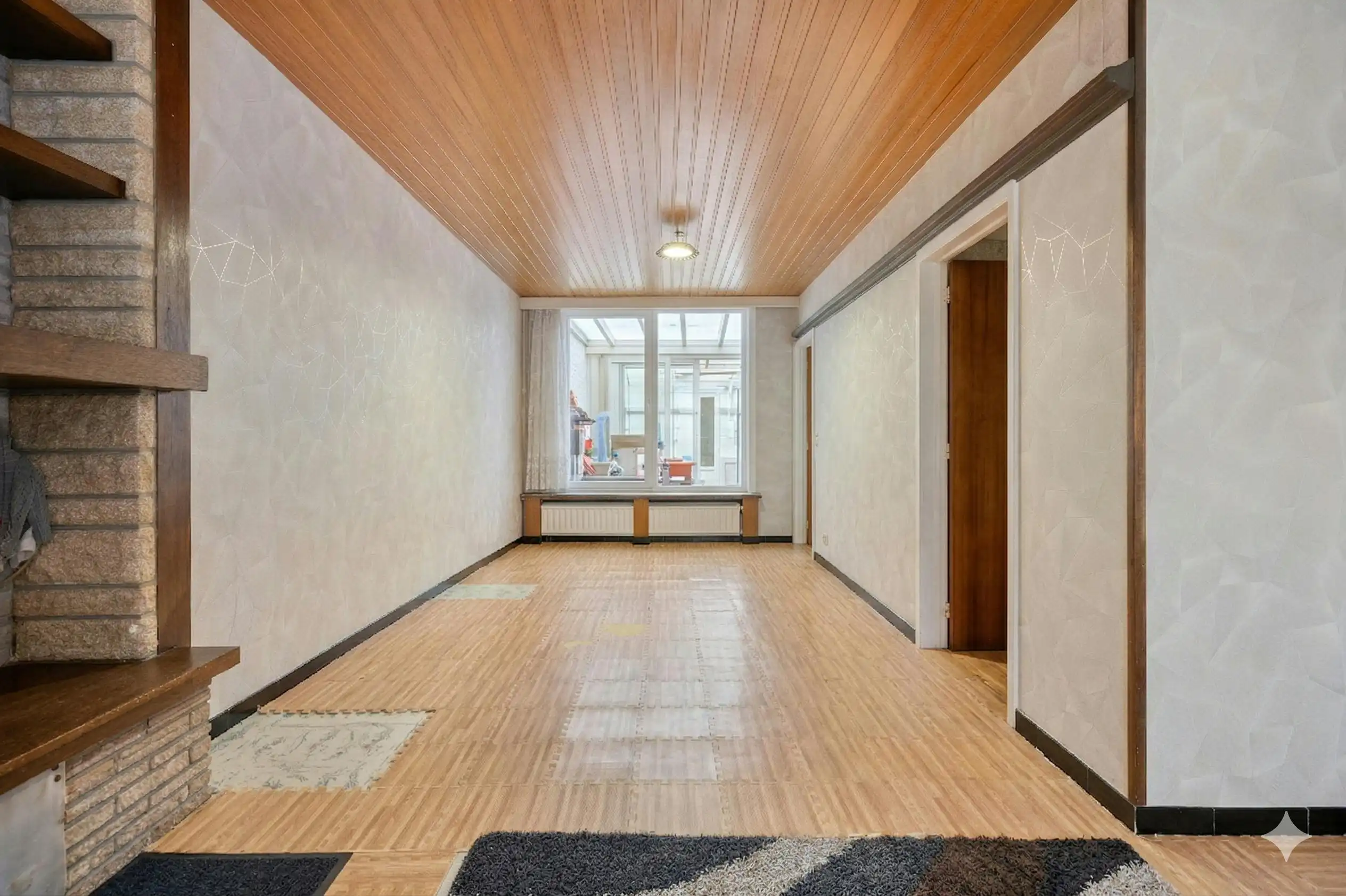 Ruime rijwoning met tuin en garage nabij centrum Izegem. foto 5