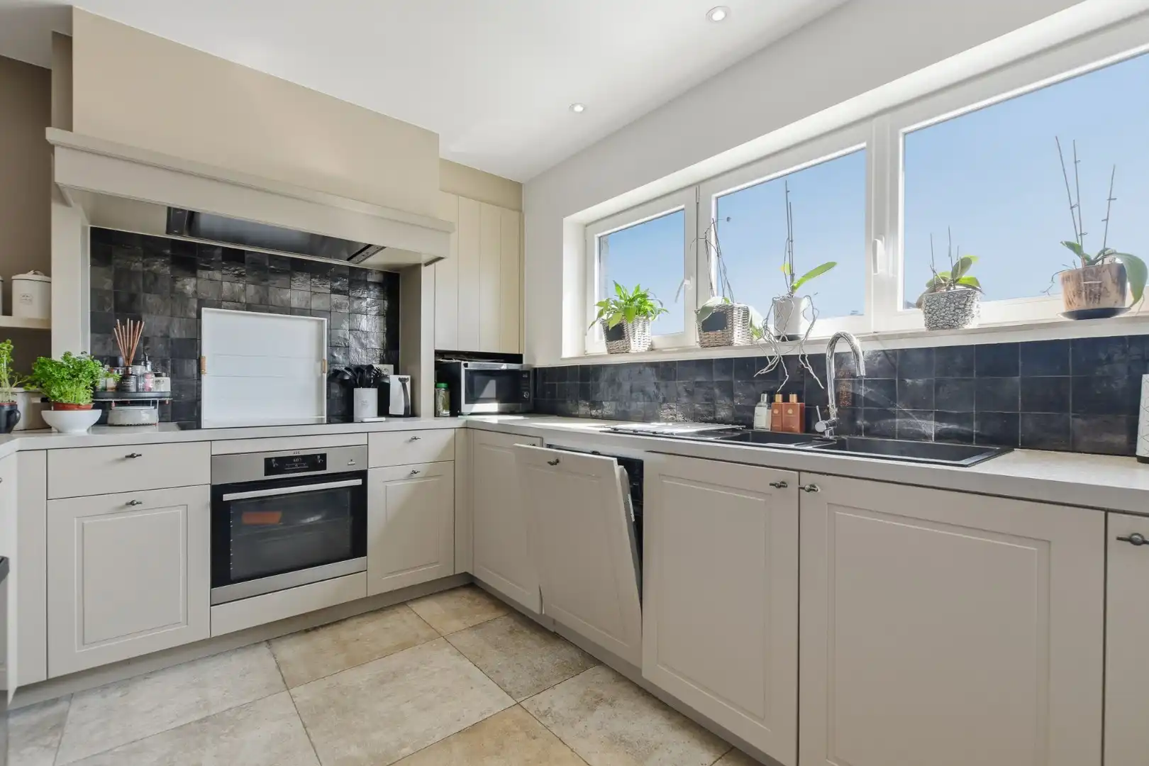 Moderne bel-etagewoning met polyvalente ruimte, zonnige tuin en energiezuinige afwerking foto 8