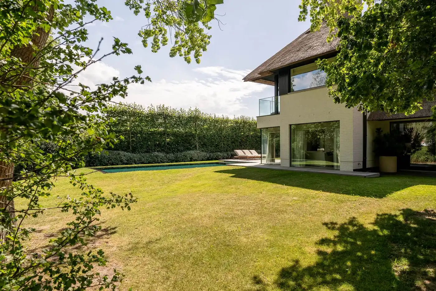 Recent gebouwde villa voorzien van een luxe afwerking, grenzend in alle privacy aan het Zwin nabij de Oosthoek  foto 22