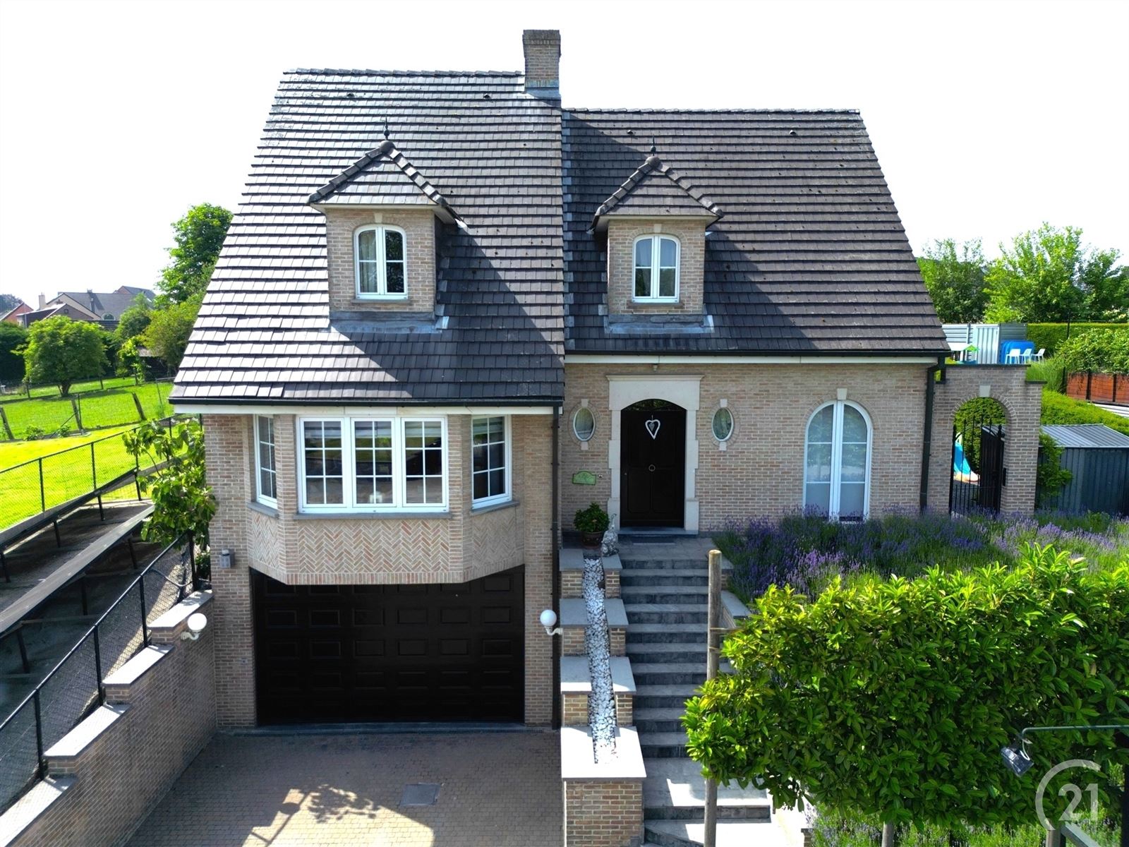 Exclusieve, energiezuinige villa op mooi perceel van 8a14 foto 2
