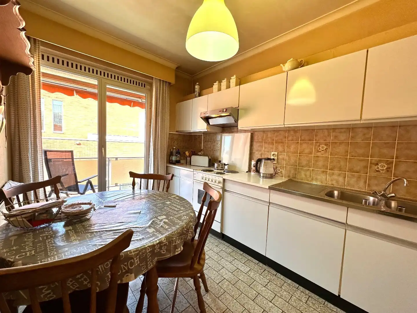 Ruim appartement met 2 slaapkamers en 2 terrassen in het centrum van Tongeren. foto 7