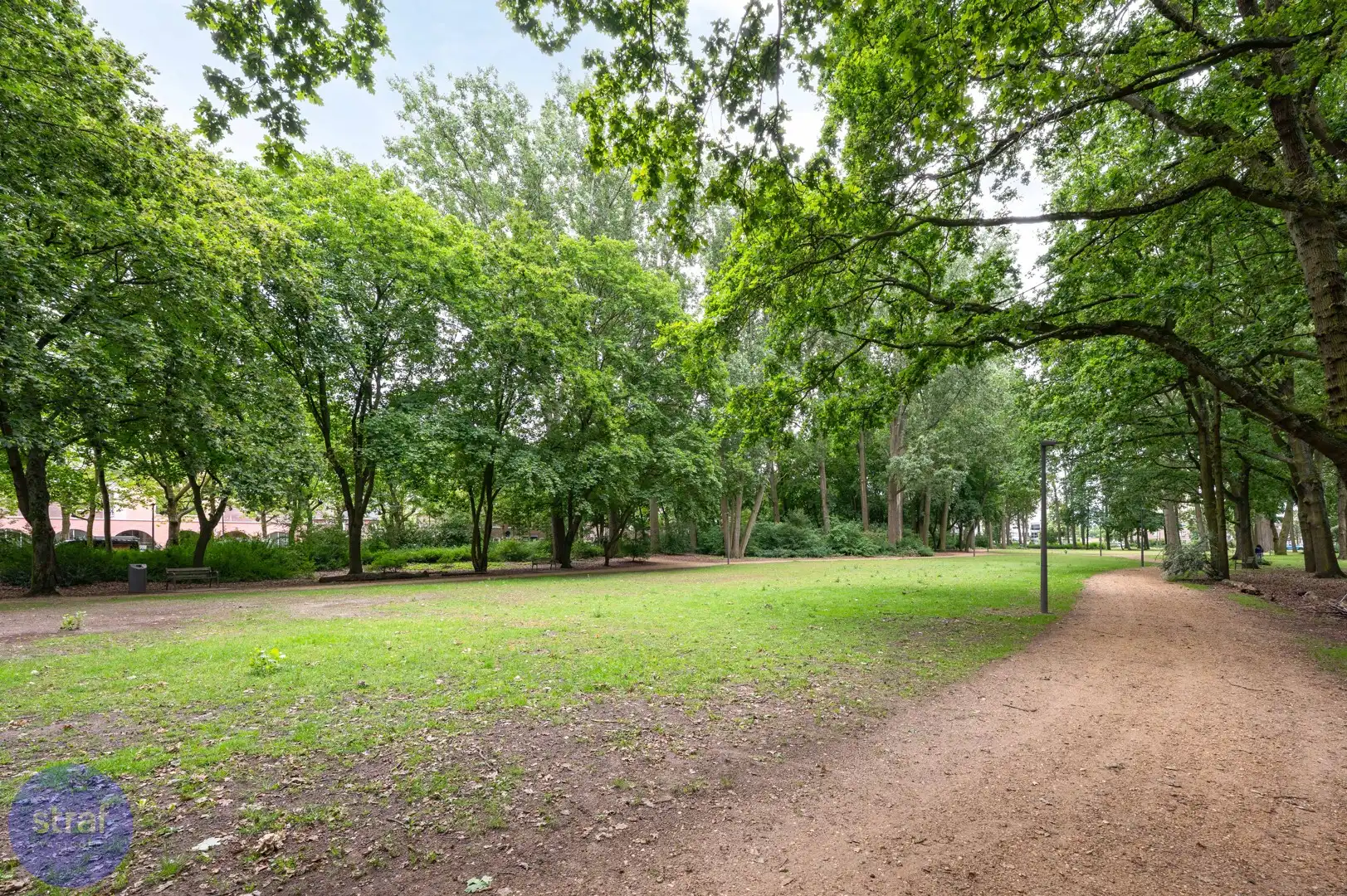 Charmante gezinswoning met 3 slaapkamers op een toplocatie op Linkeroever foto 15