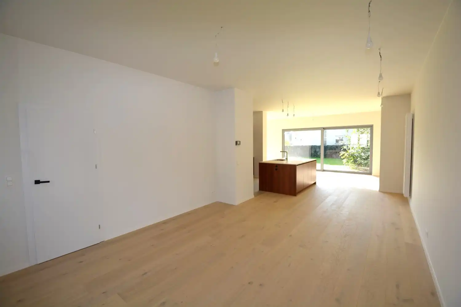 KWALITATIEF GERENOVEERDE WONING OP 835 m²! foto 3