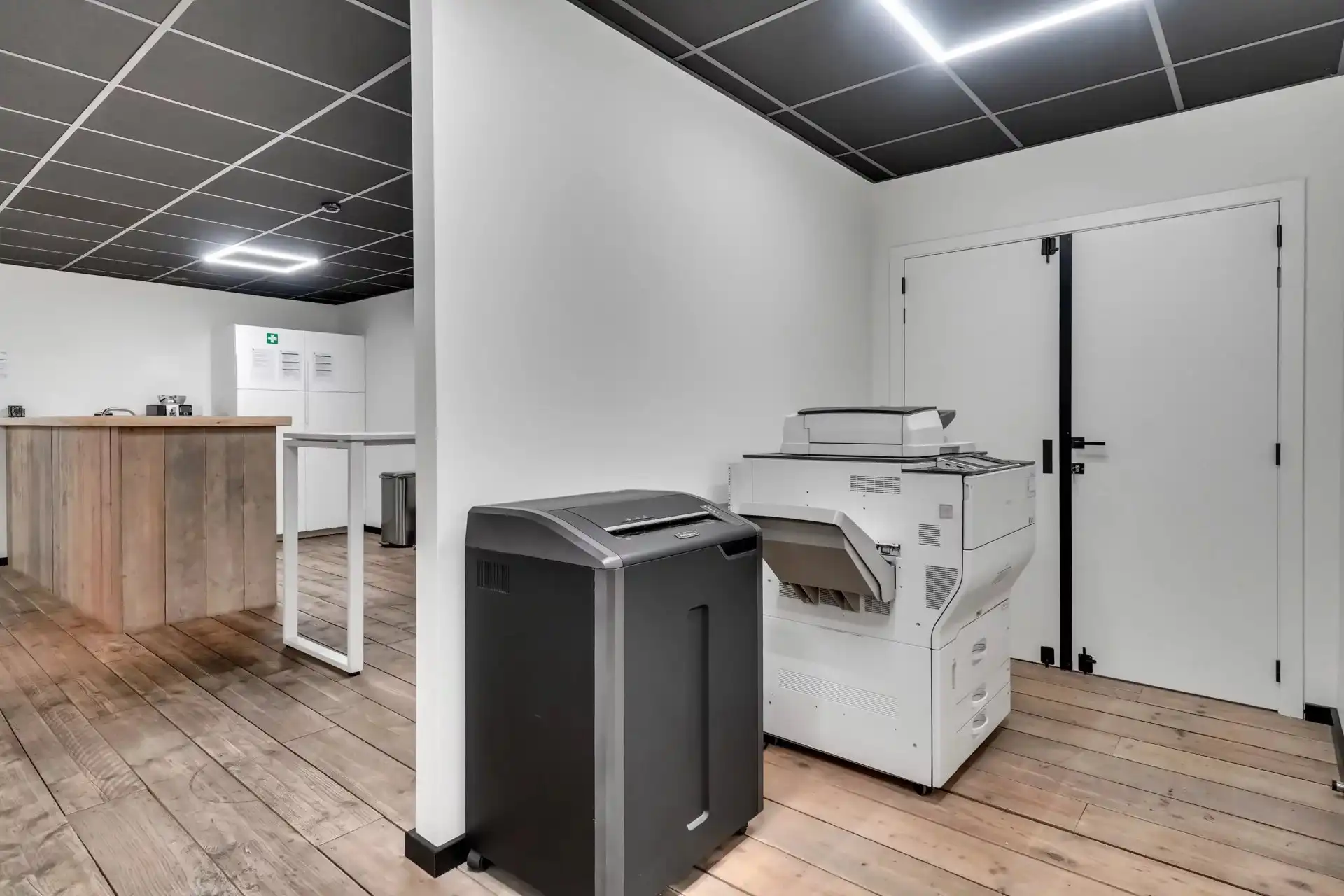Industrieel gebouw op strategische locatie foto 16