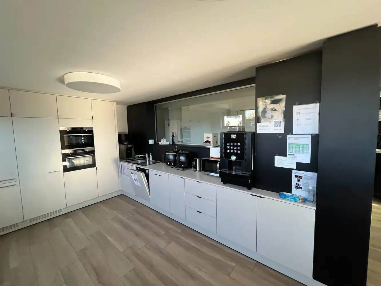 Kantoorgebouw met 54 parkeerplaatsen foto 25