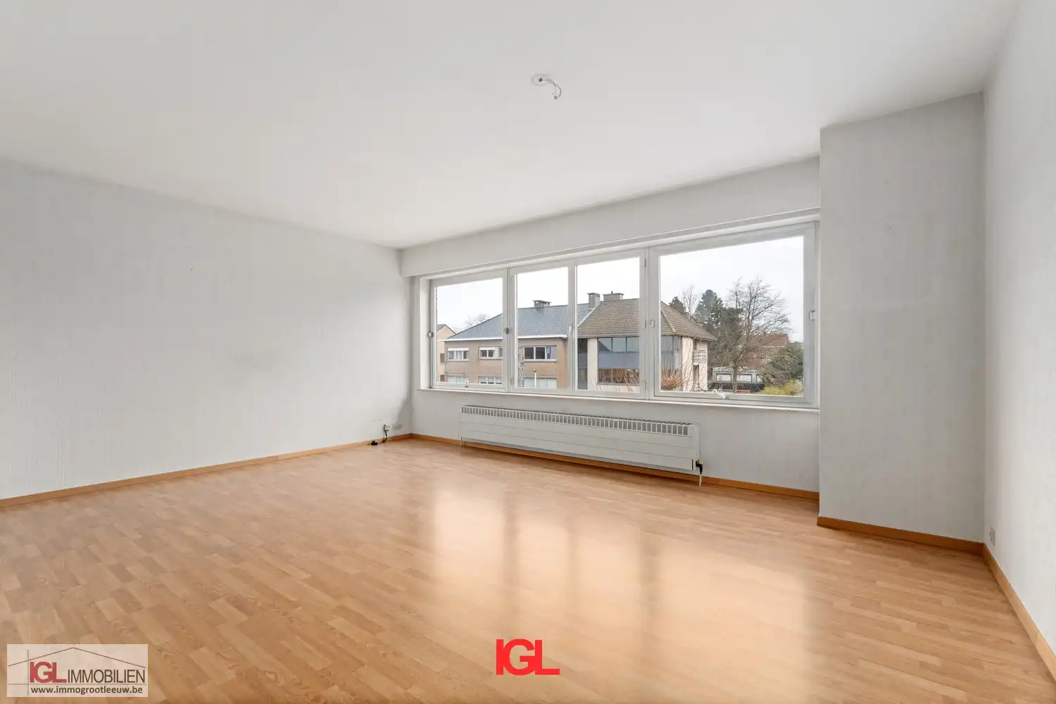 Lichtrijk 2-slaapkamerappartement met garagebox en kelder in Sint-Pieters-Leeuw foto 3