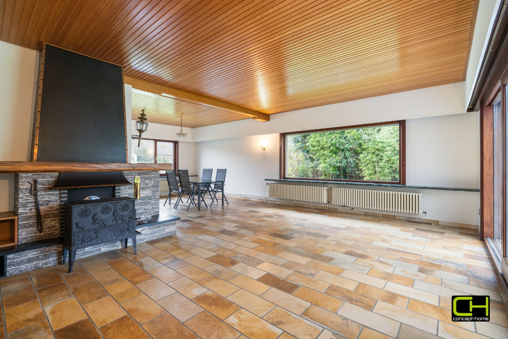 Goed onderhouden bungalow met 3 slaapkamers en bureau foto 9