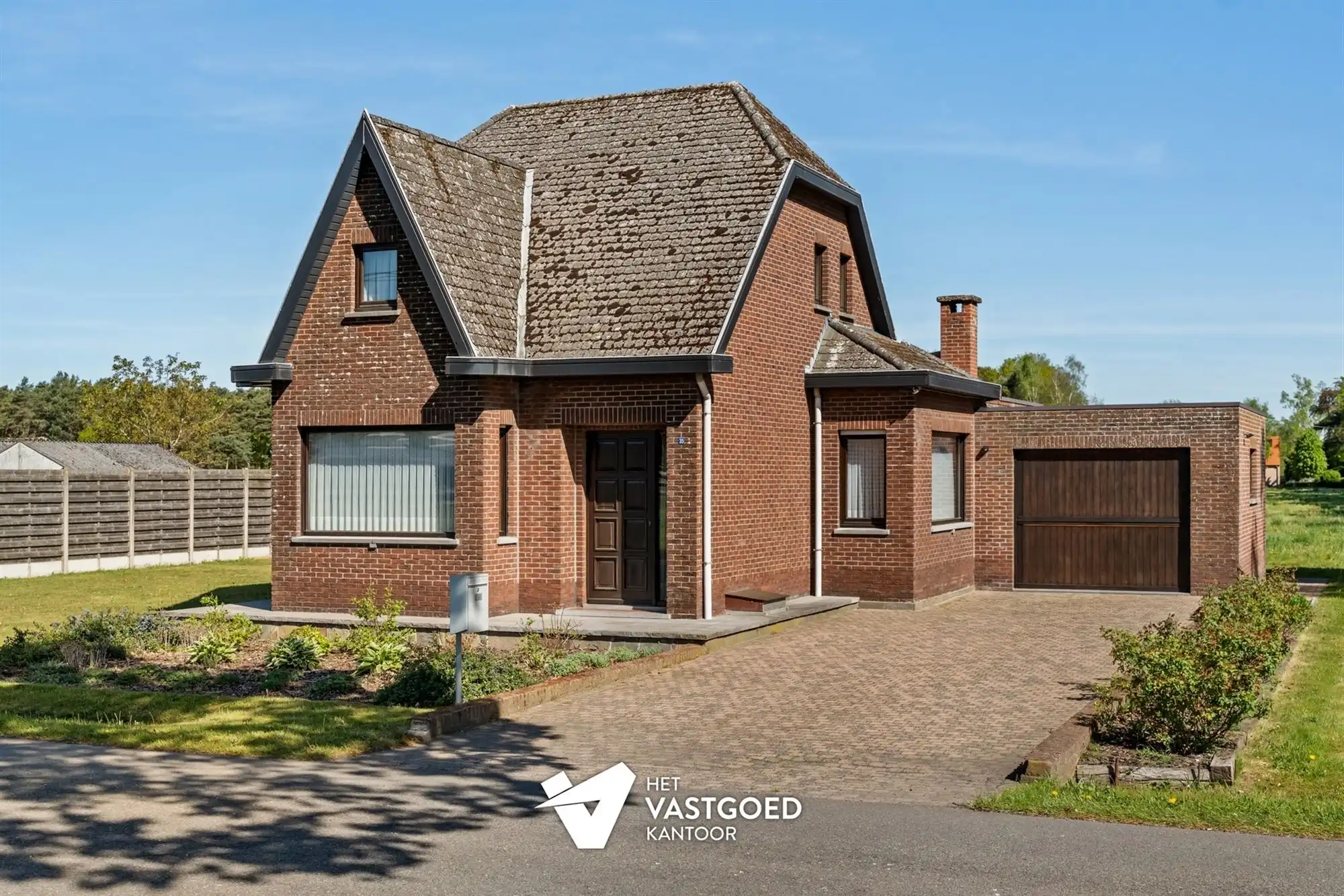 PRACHTIG GELEGEN WONING OP CA 1 HECTARE foto 2