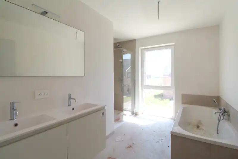 Prachtige nieuwbouwwoning te huur foto 10