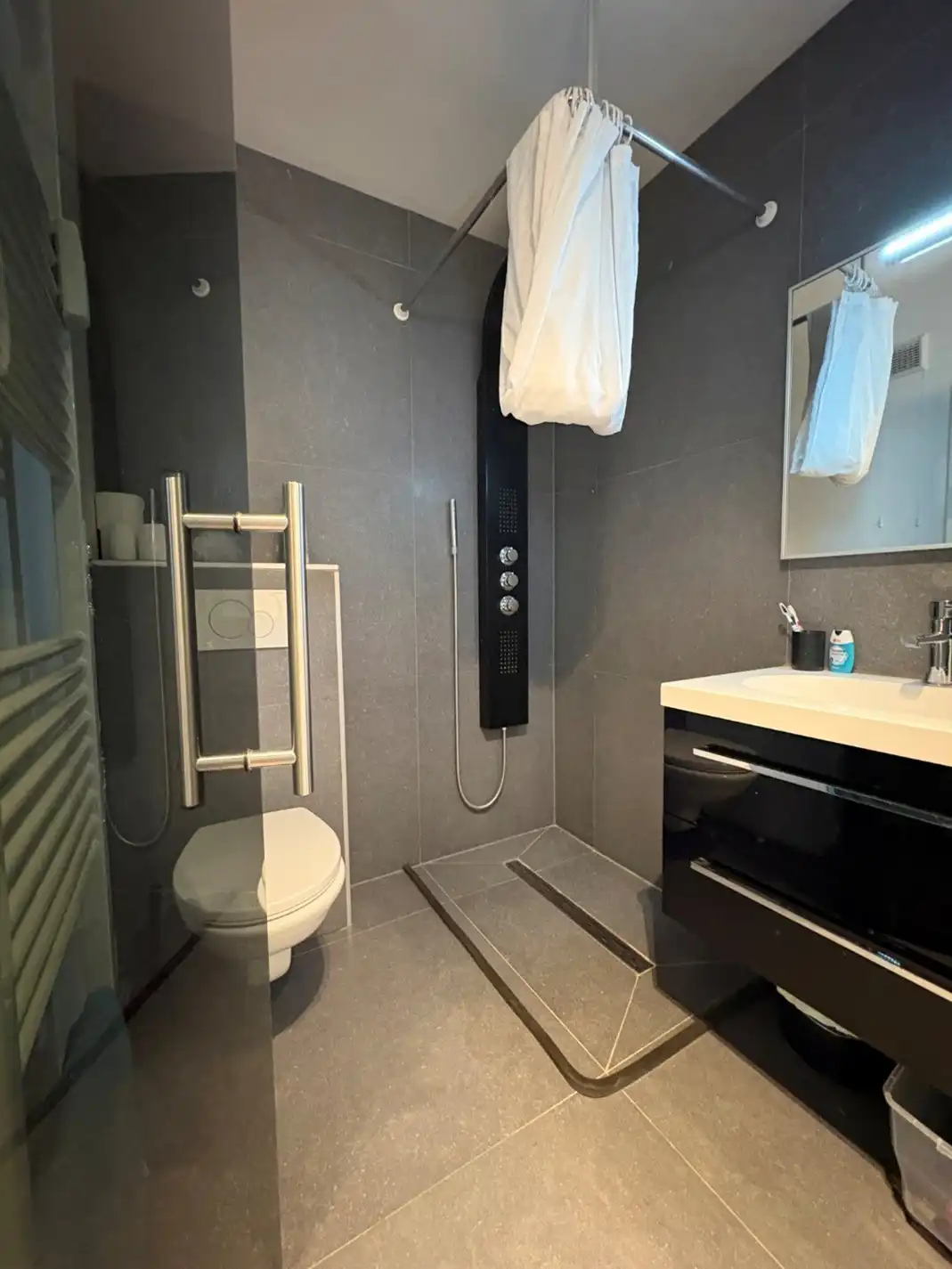 Te koop: gerenoveerde studio met frontaal zeezicht – ideaal als investering* foto 9