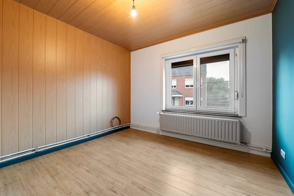 RUIME, INSTAPKLARE WONING MET 4 SLAAPKAMERS EN EEN ZONNIGE TUIN TE HEERS foto 27
