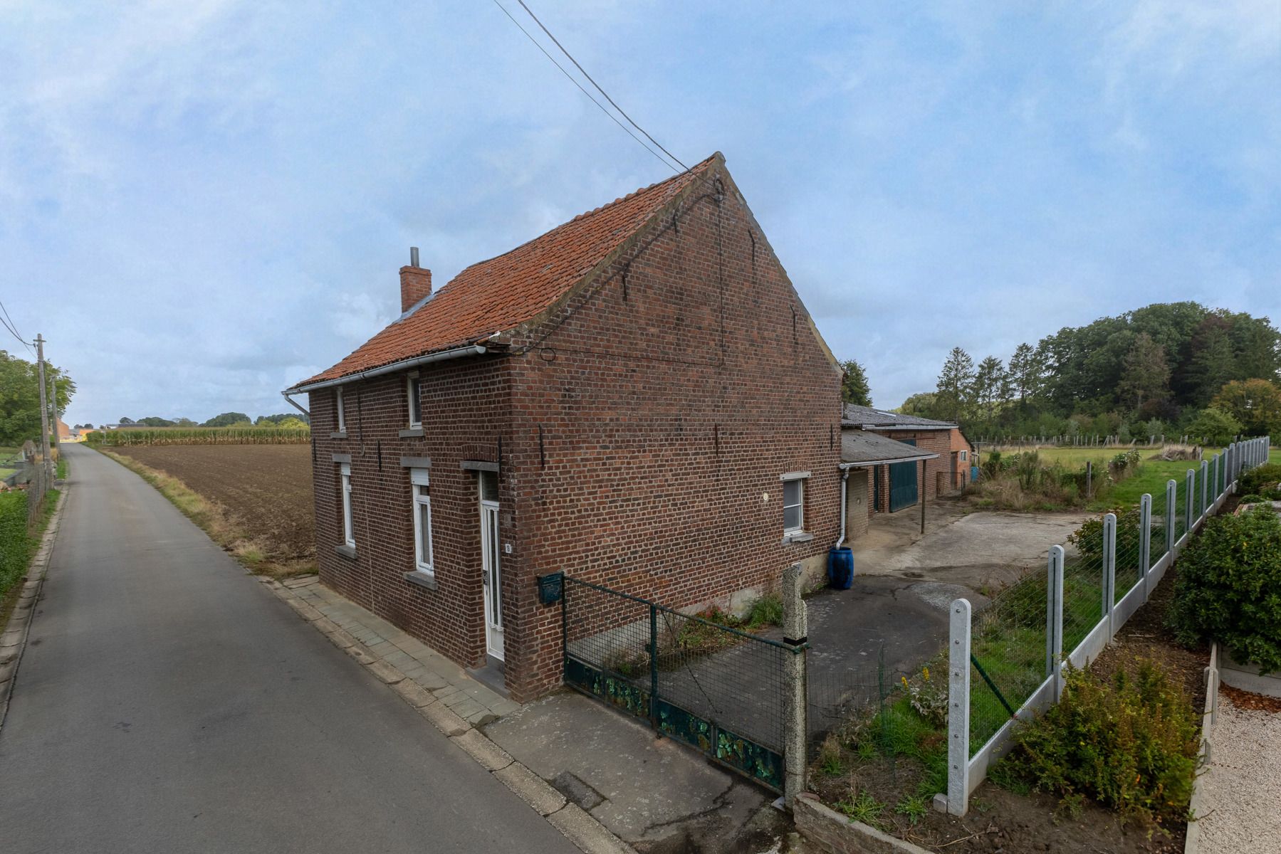 Te renoveren landelijke woning in Elingen foto {{pictureIndex}}