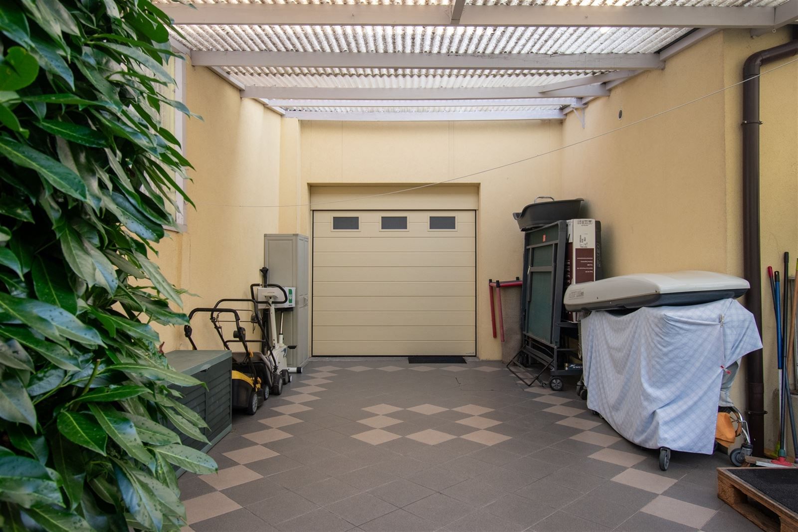 Exclusieve woning met 6 slaapkamers, 2 badkamers, parktuin en grote garage foto 8