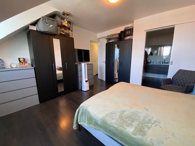 RUIM (131m²) INSTAPKLAAR  APPARTEMENT MET 2 SLAAPKAMERS, TERRAS, ONDERGRONDSE AUTOSTAANPLAATS EN KELDER foto 11