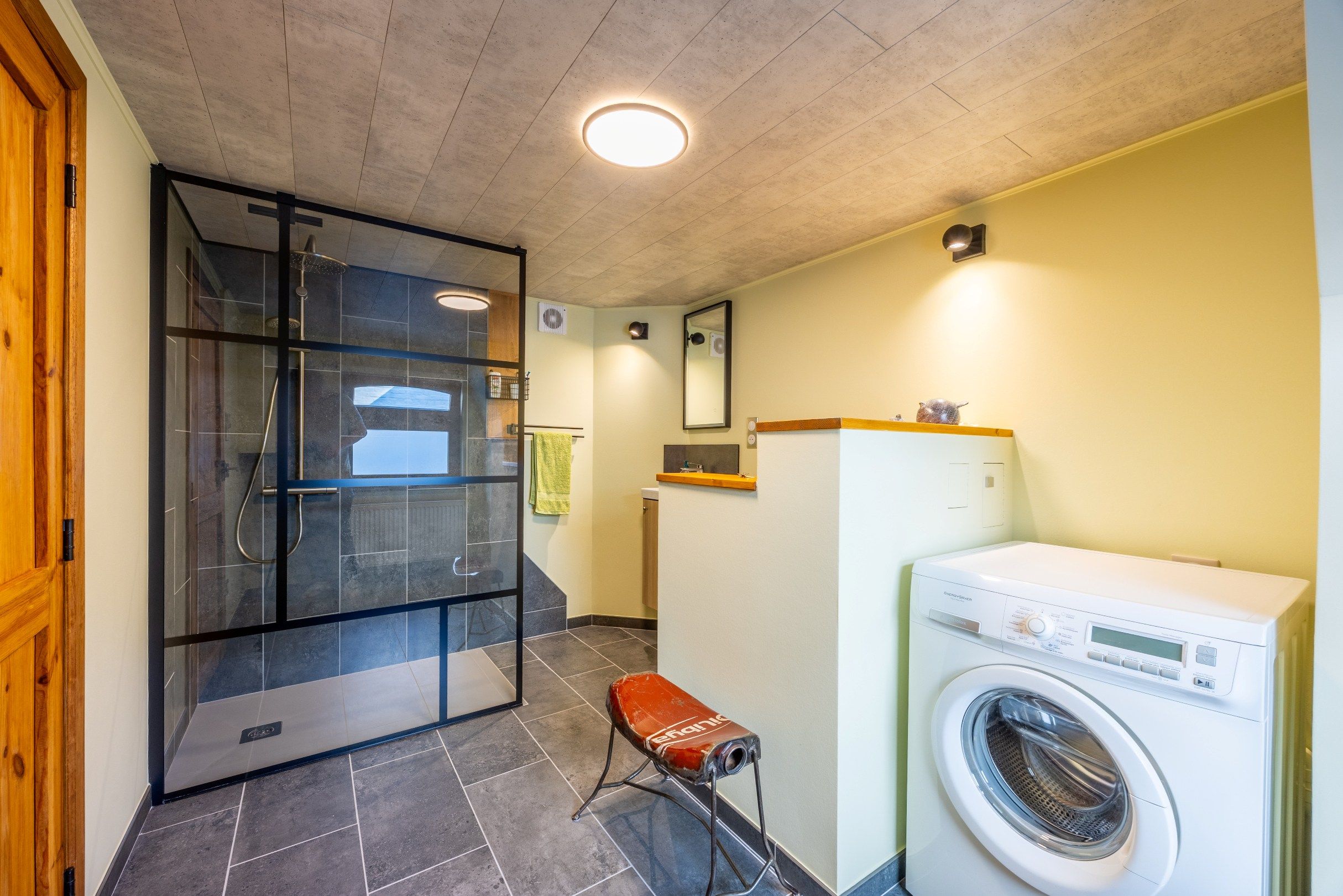 GERENOVEERDE HALFOPEN WONING foto 9