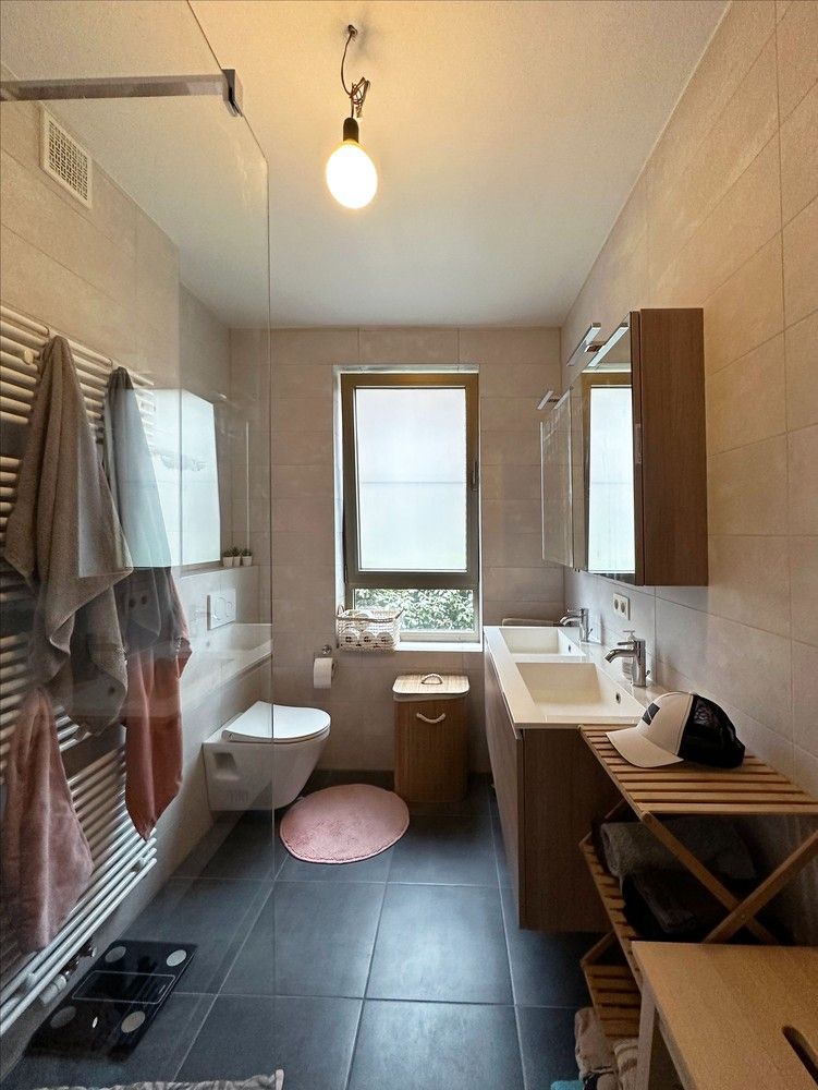 Gloednieuw, gelijkvloers appartement met 2 slaapkamers & autostaanplaats! foto 7