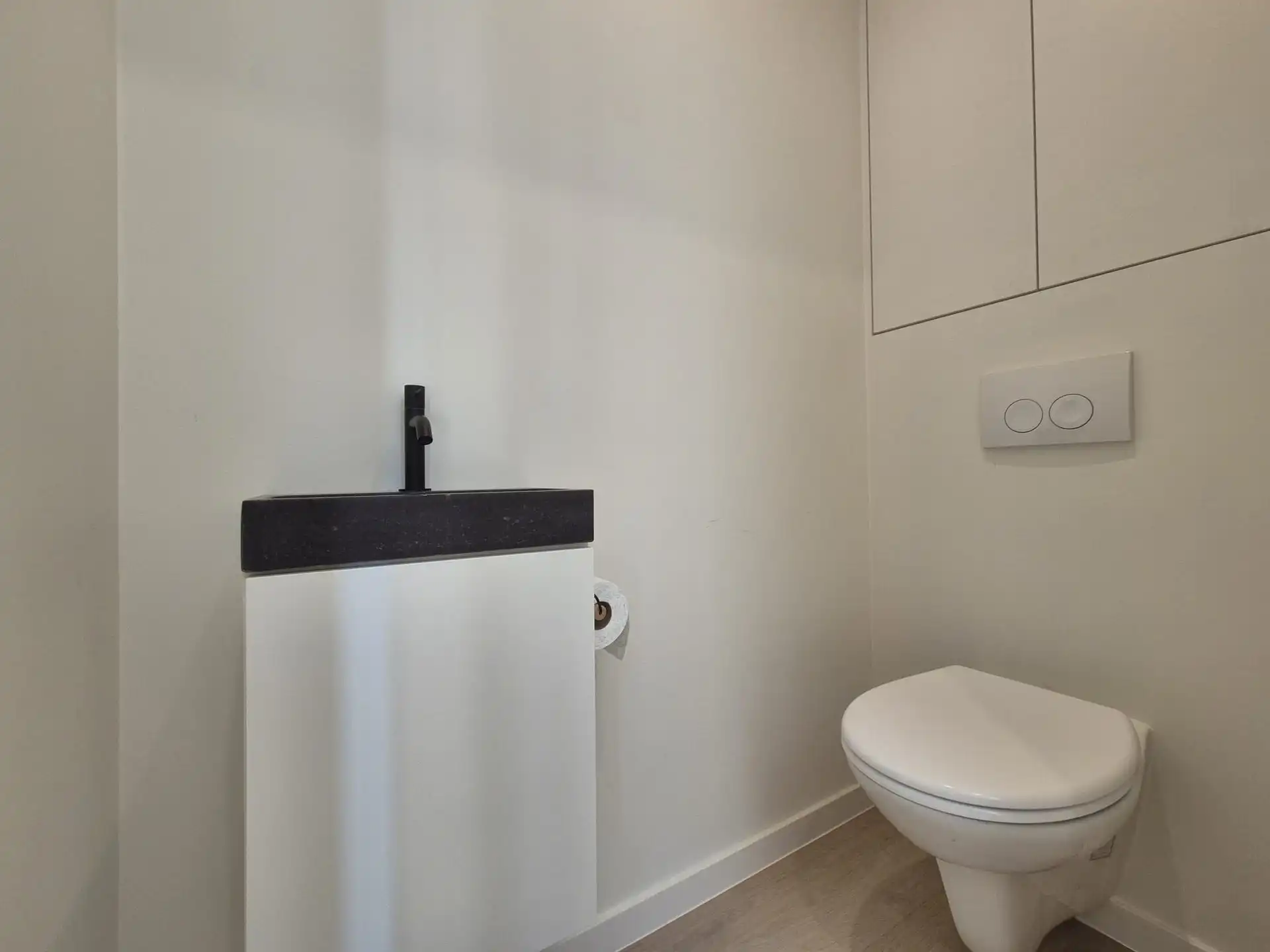 Ruime en luxueus afgewerkte duplex met 4 slaapkamers, terras en tuin. foto 27