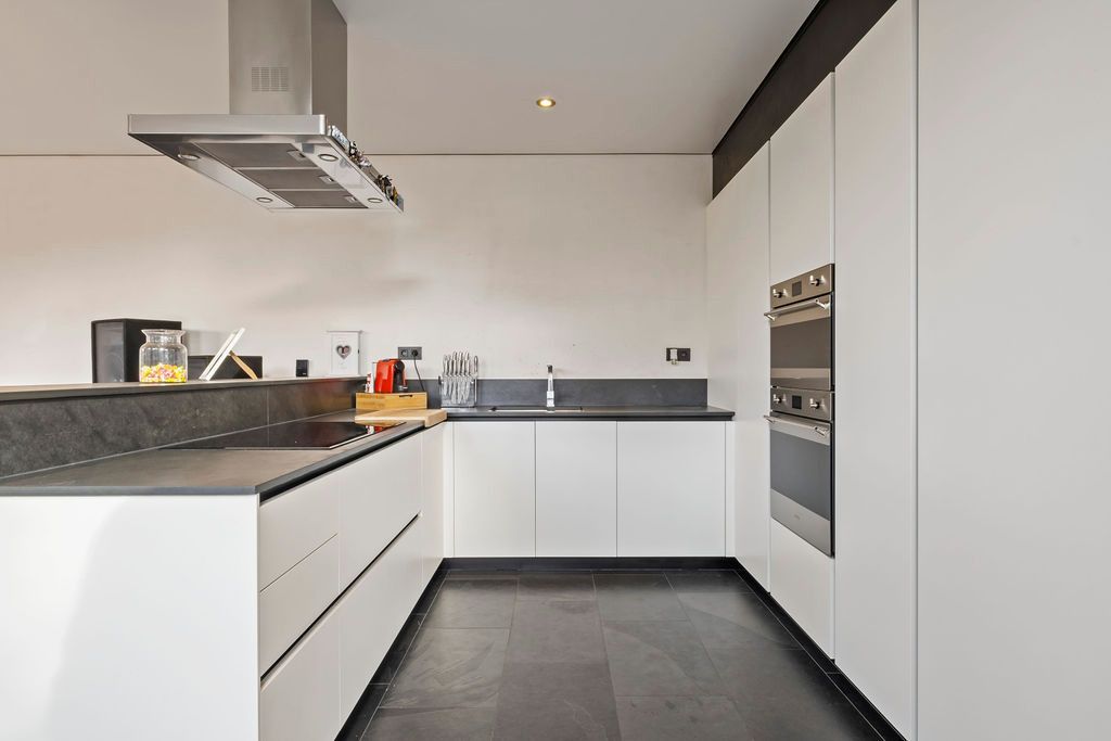 Halfopen woning met moderne voorzieningen! foto 6