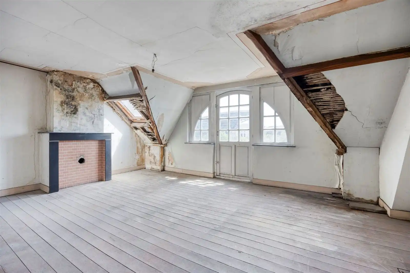 Ruime herenwoning met voormalige dokterspraktijk foto 30