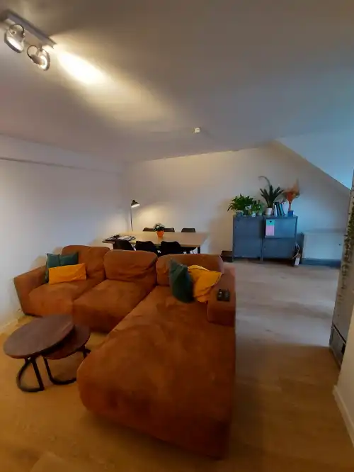 Lichtrijk en energiezuinig 2-slaapkamerappartement met lift, terras en kelderruimte foto 3