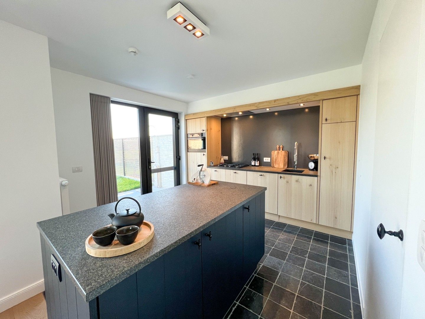 Prachtige HOB met 3 slaapkamers & zuidgerichte tuin te Meulebeke! foto 6