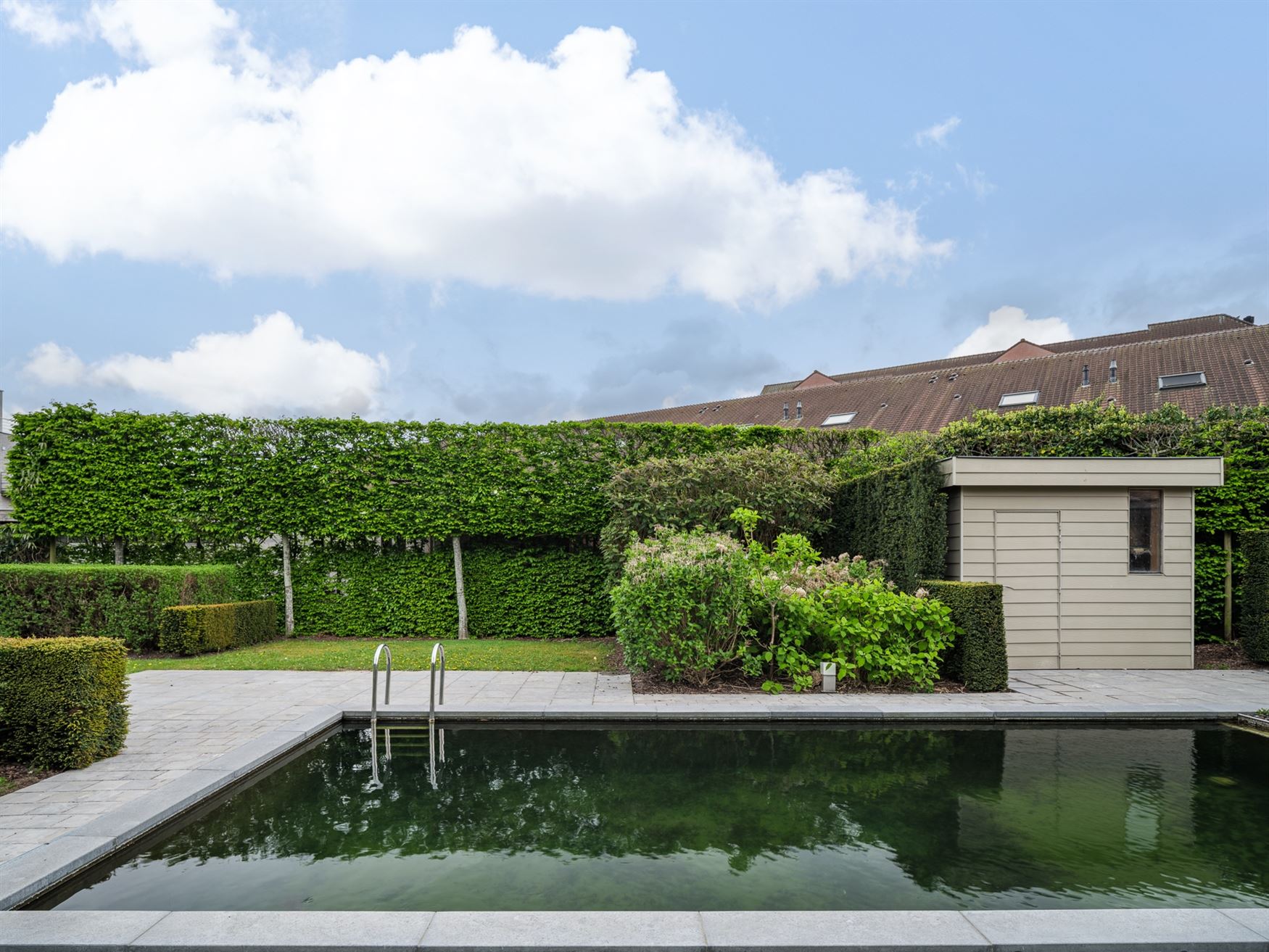 Woning met kantoor, parking en tuin foto 2