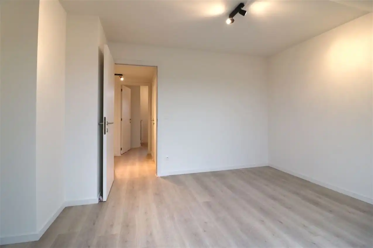 Eigentijds appartement met 2 slpk., groot terras en garage foto 18