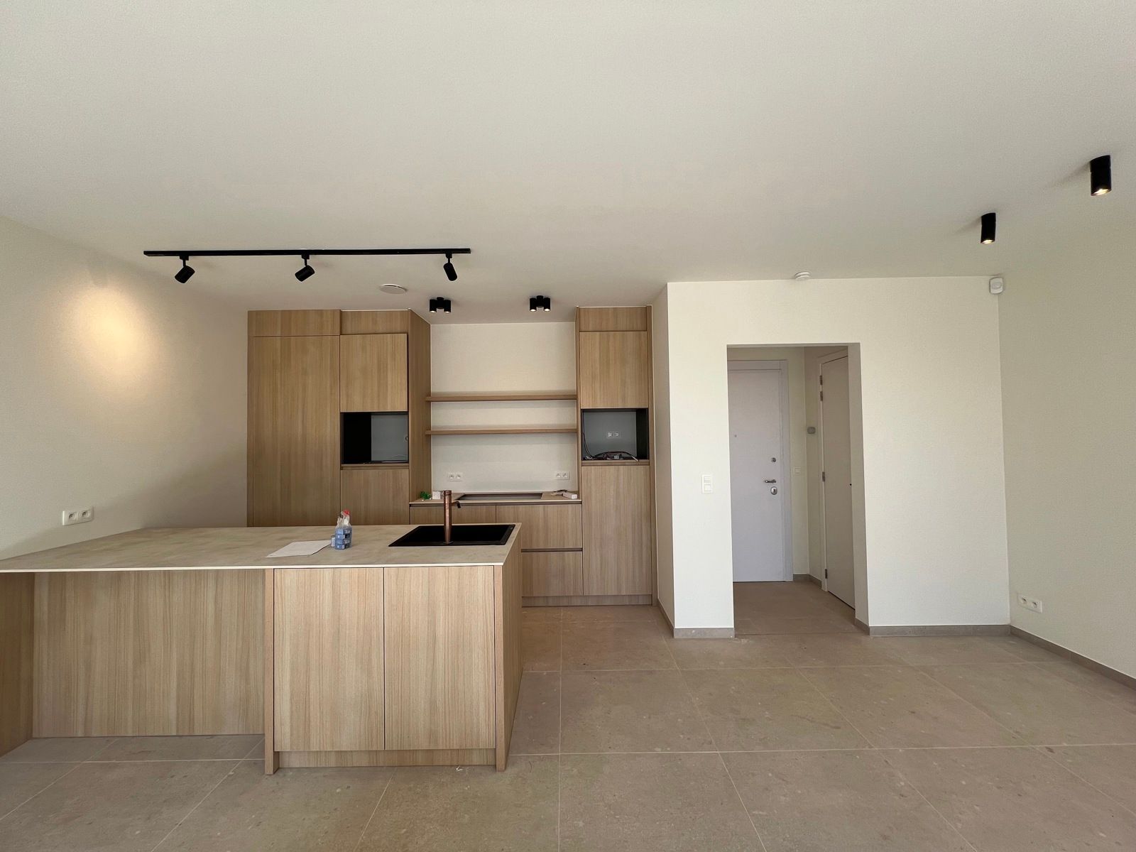 Luxueus nieuwbouw GLV met 1 slpk, terras, berging en parking foto 7