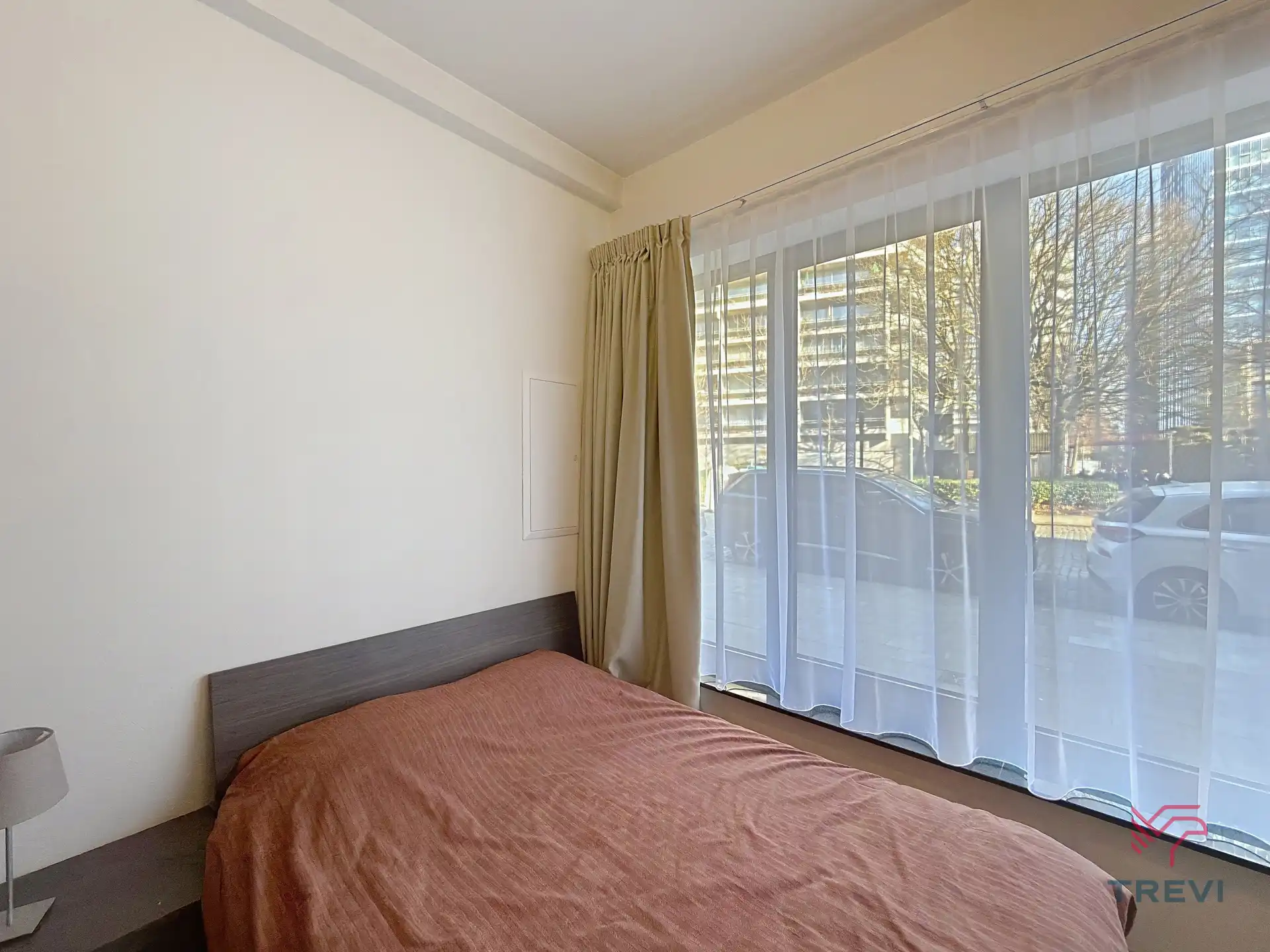 GEMEUBILEERDE STUDIO MET SLAAPHOEK NABIJ TOUR & TAXIS ! foto 11