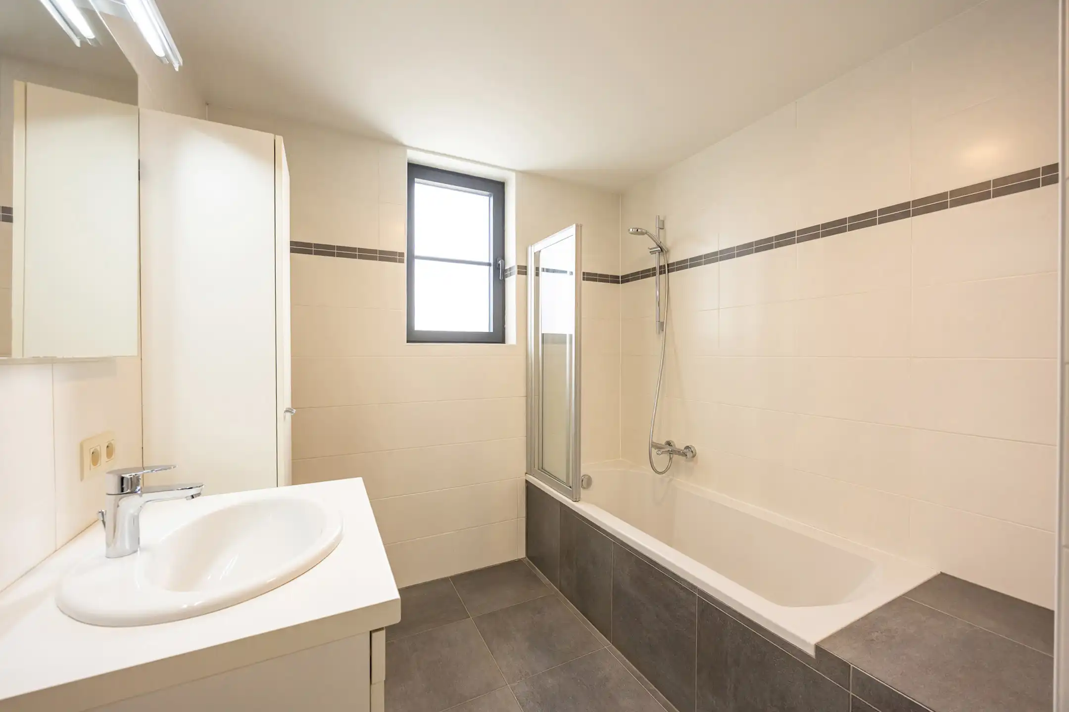 Instapklaar appartement met 2 slpk en terras te Oud-Turnhout foto 16